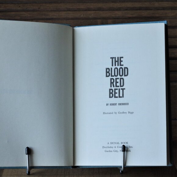 Vintage Book The Blood Red Belt by Robert Oberreich Doubleday Signal Book 1st Ed - Picture 3 of 10